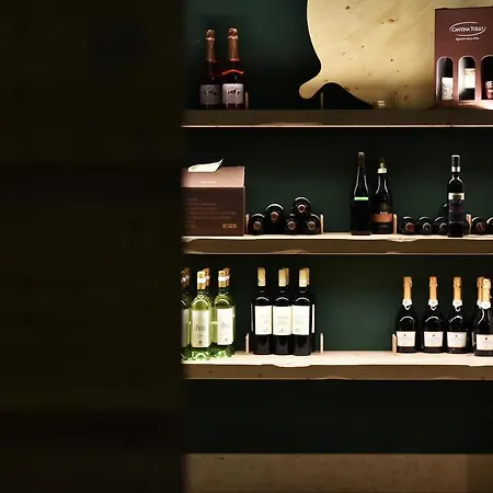 Relais Rossar Boutique Garda & Hills コステロマーノ